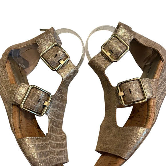 Donald Pliner Olive Wedge Sandals Metallic Gold Rose, Sz 8 - Picture 10 of 15